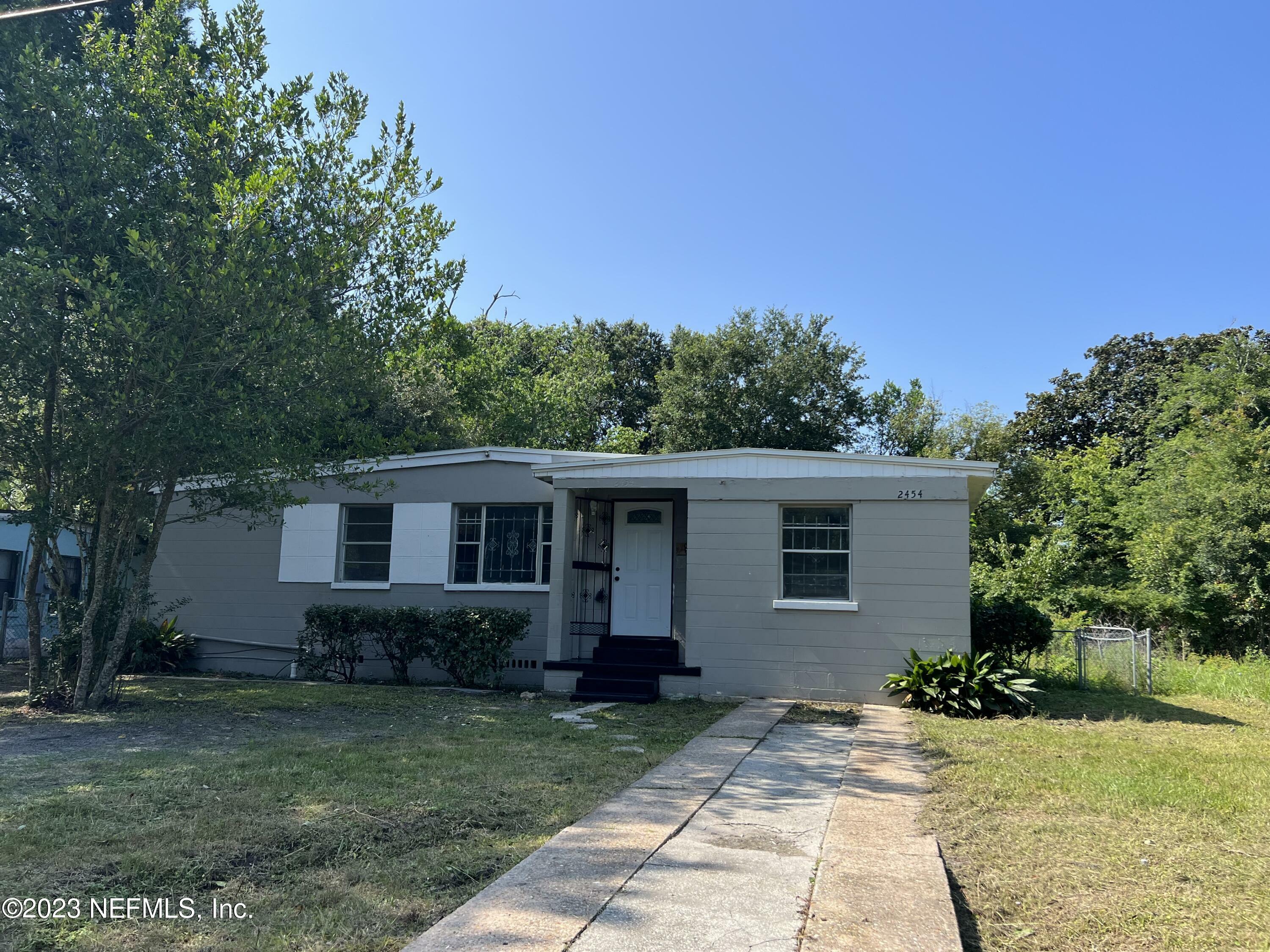 Property Photo:  2454 Lantana Avenue  FL 32209 