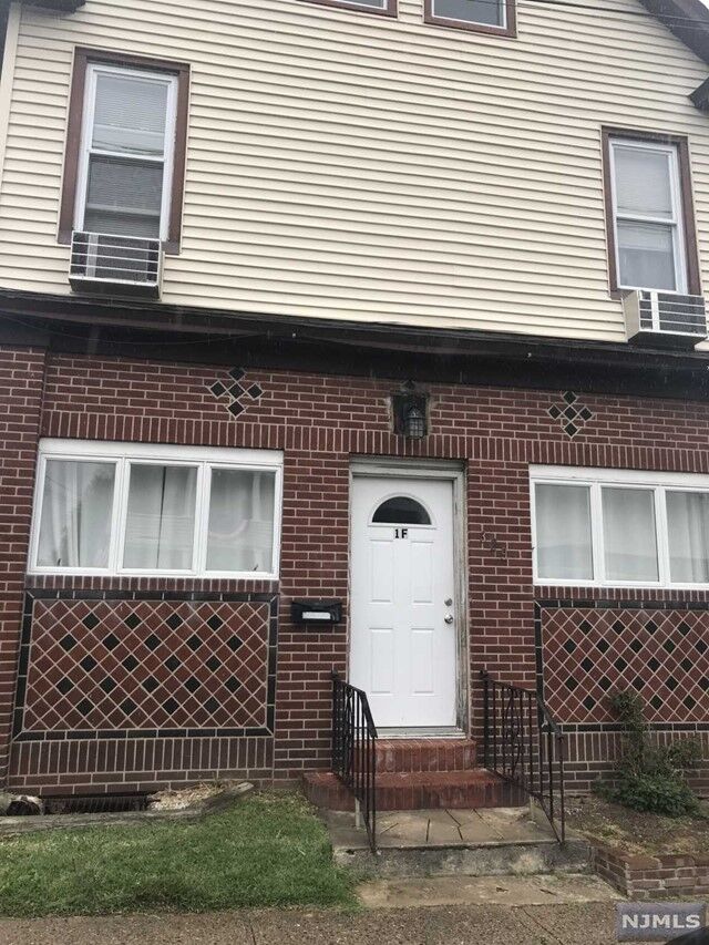 Property Photo:  329 President Street 1 F  NJ 07663 