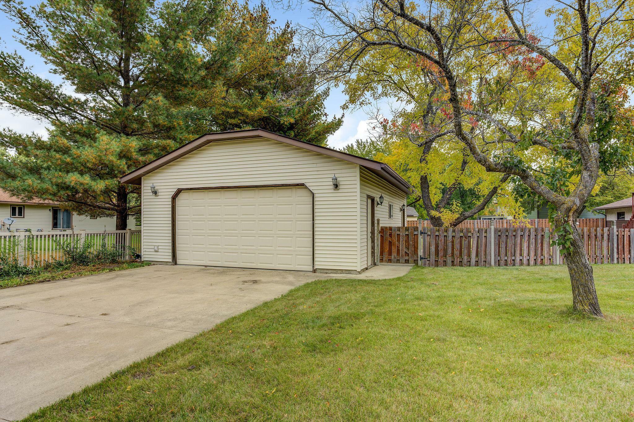 Property Photo: 845 Lasalle Place MN 56301