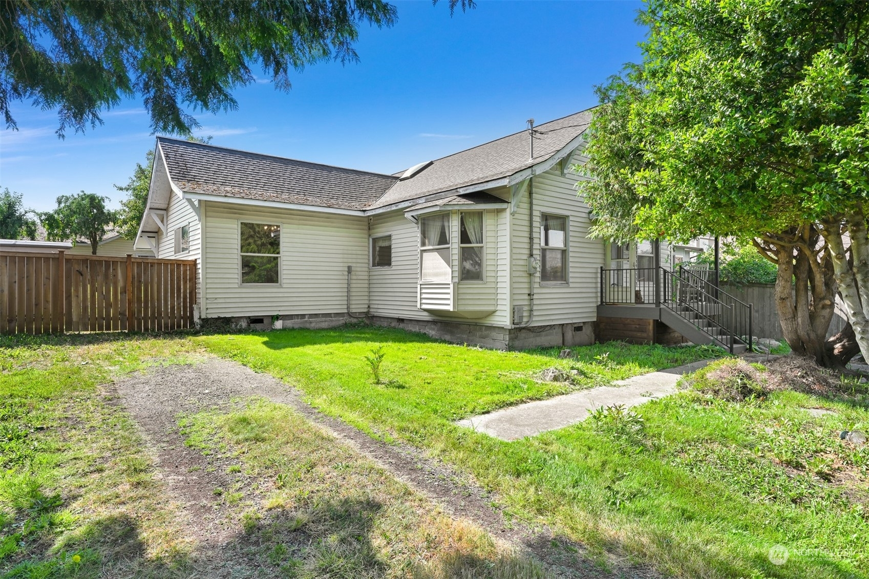 Property Photo:  2024 K Avenue  WA 98221 