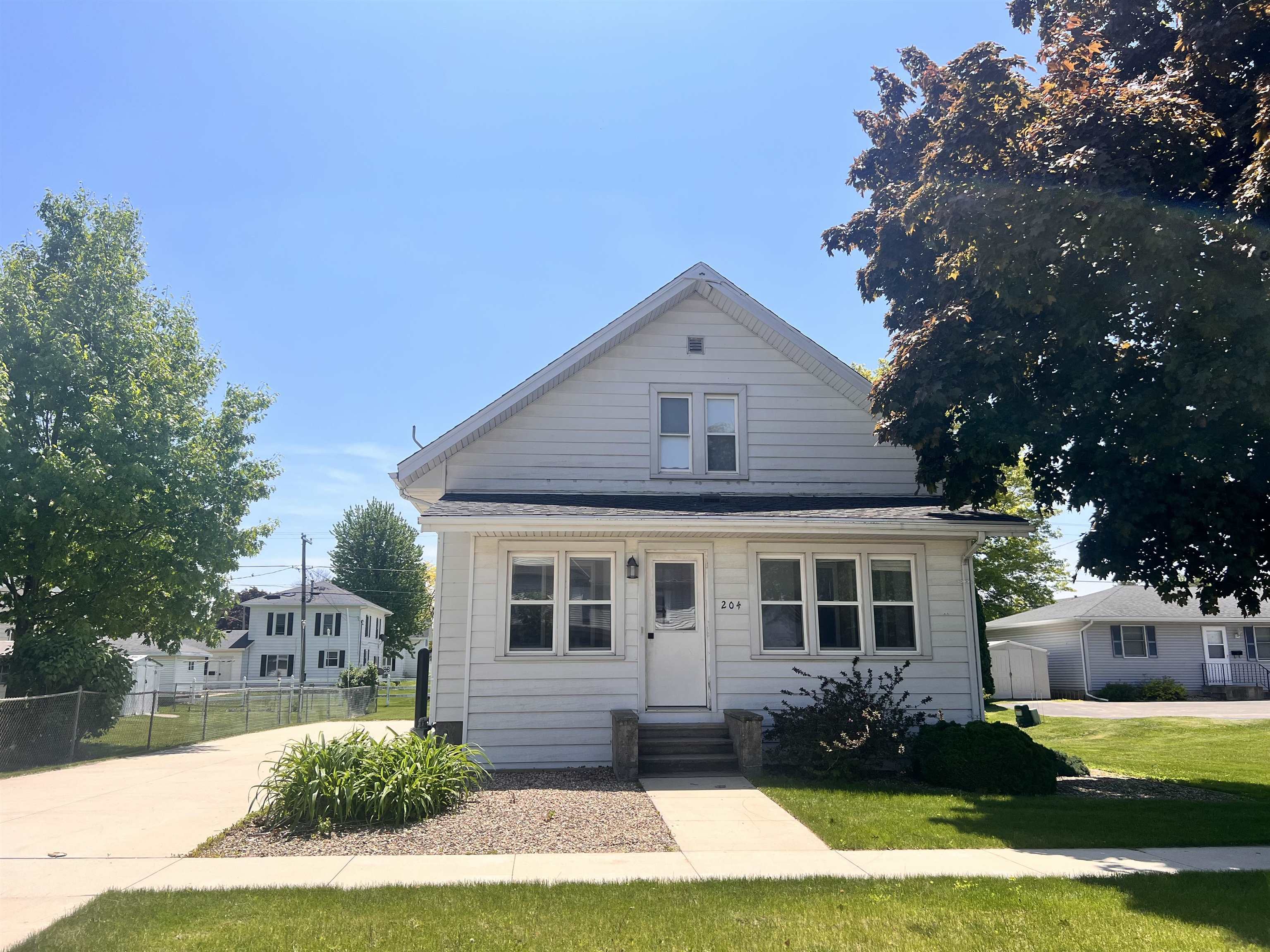 Property Photo:  204 NW 1st Avenue  IA 52046 