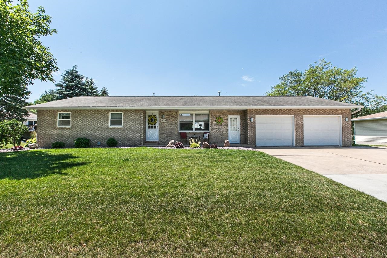 Property Photo:  2840 Summer Drive  IA 52002 