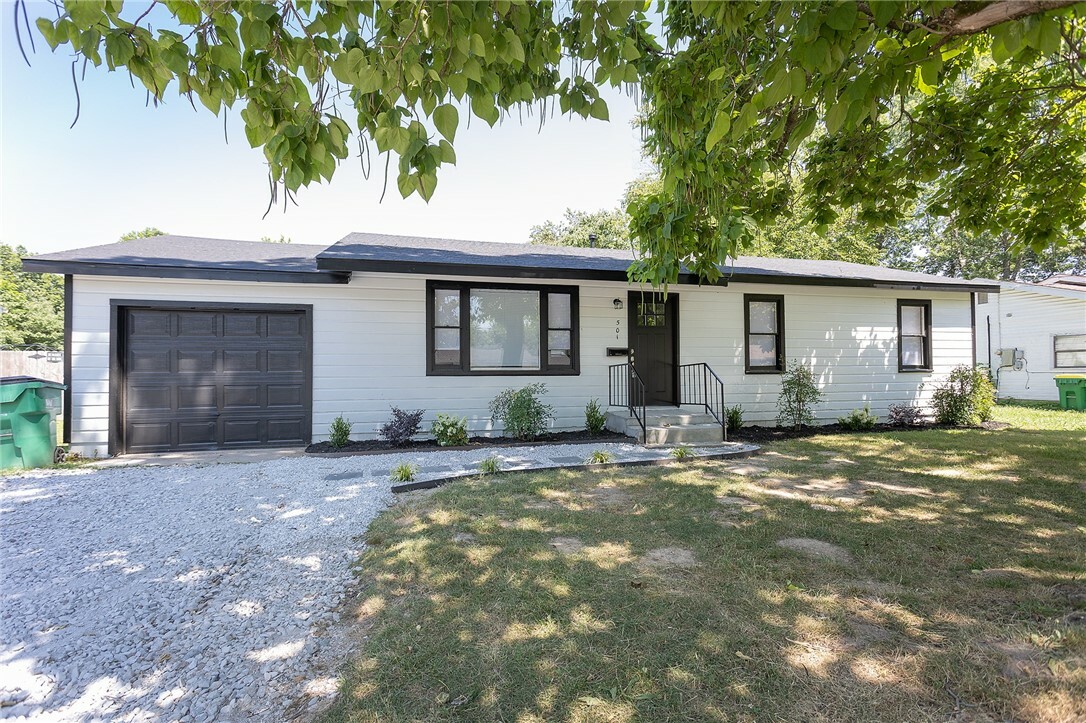 Property Photo:  501 Geneva Street  AR 72762 