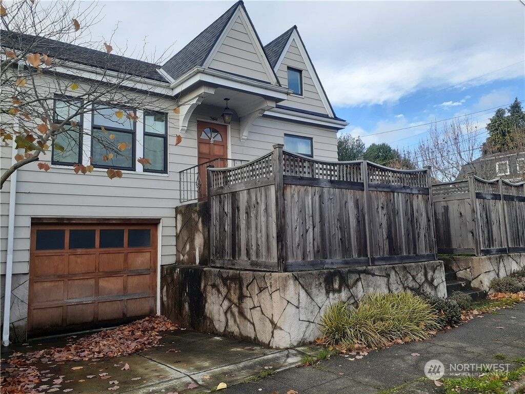 Property Photo: 6723 Linden Avenue N WA 98103