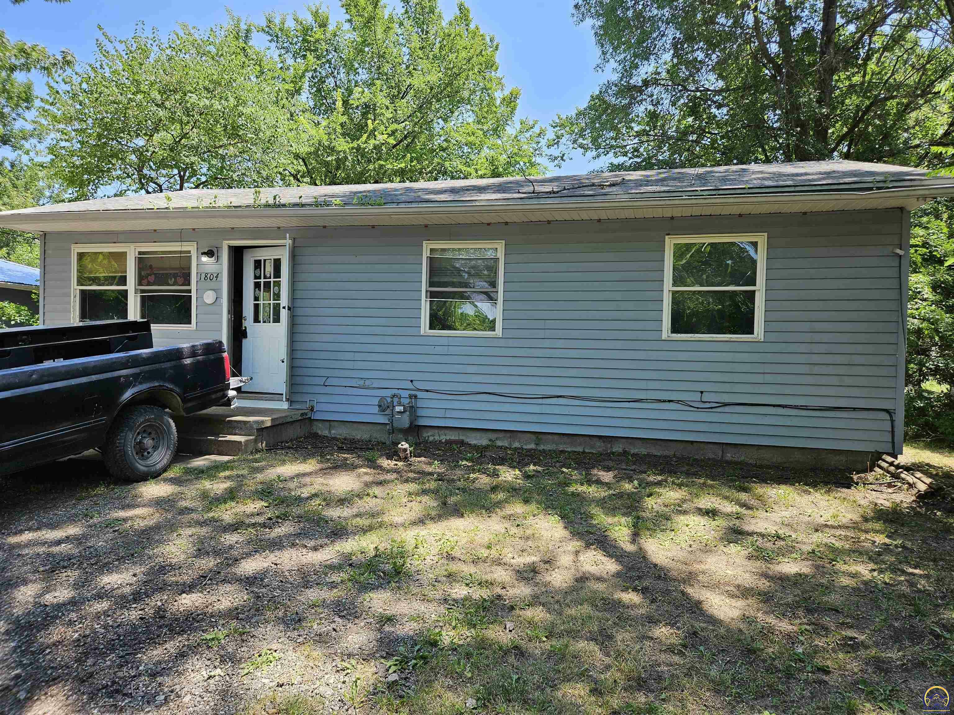 Property Photo:  1804 SE Chandler St  KS 66607 