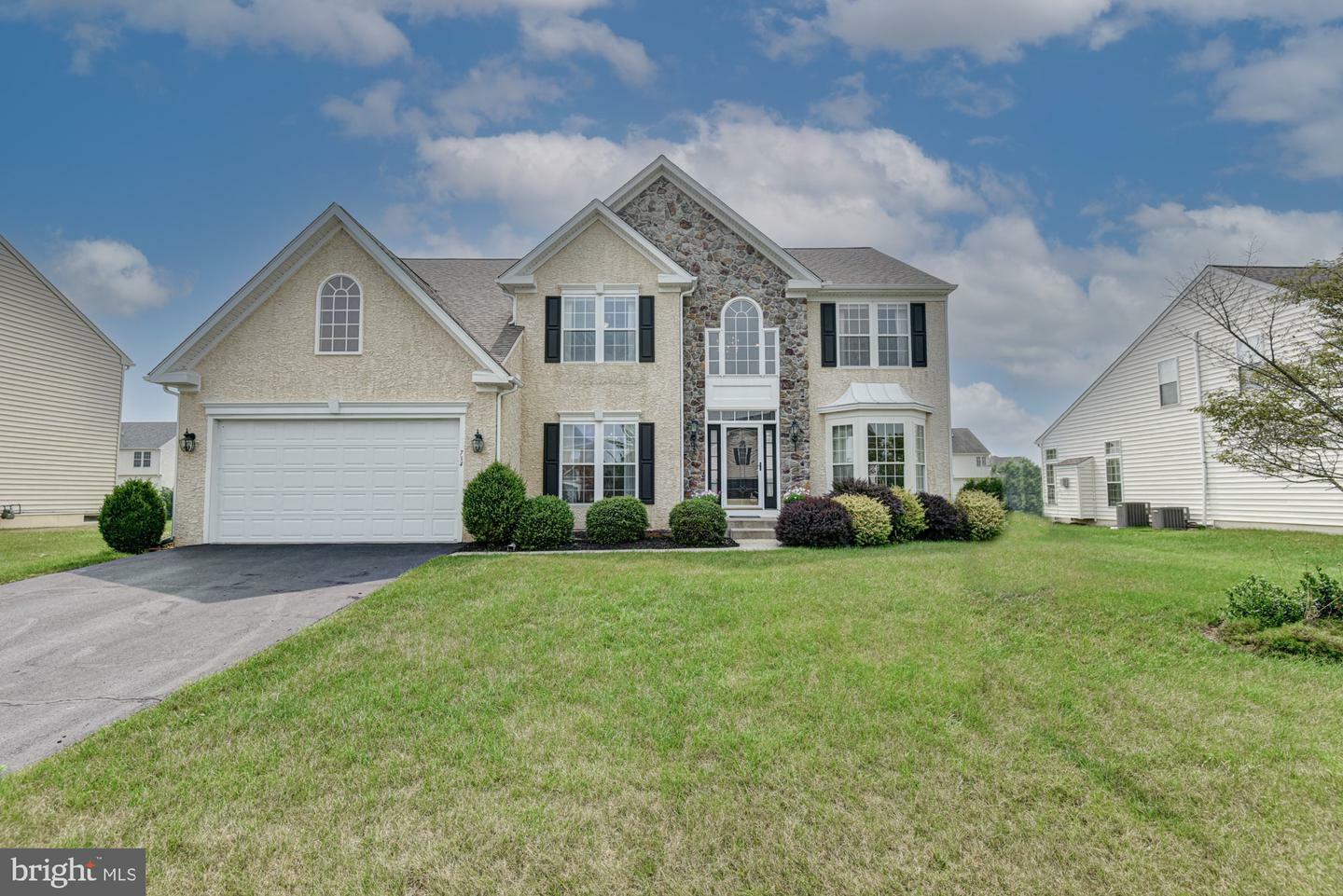 Property Photo:  734 Wood Duck Court  DE 19709 