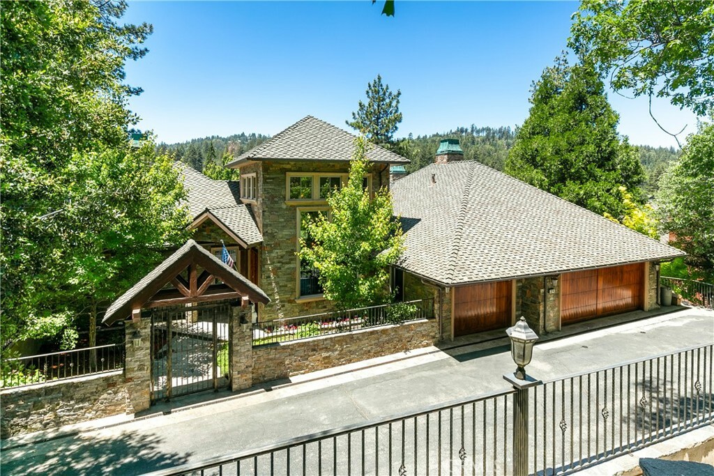 Property Photo:  374 Golf Course Road  CA 92352 