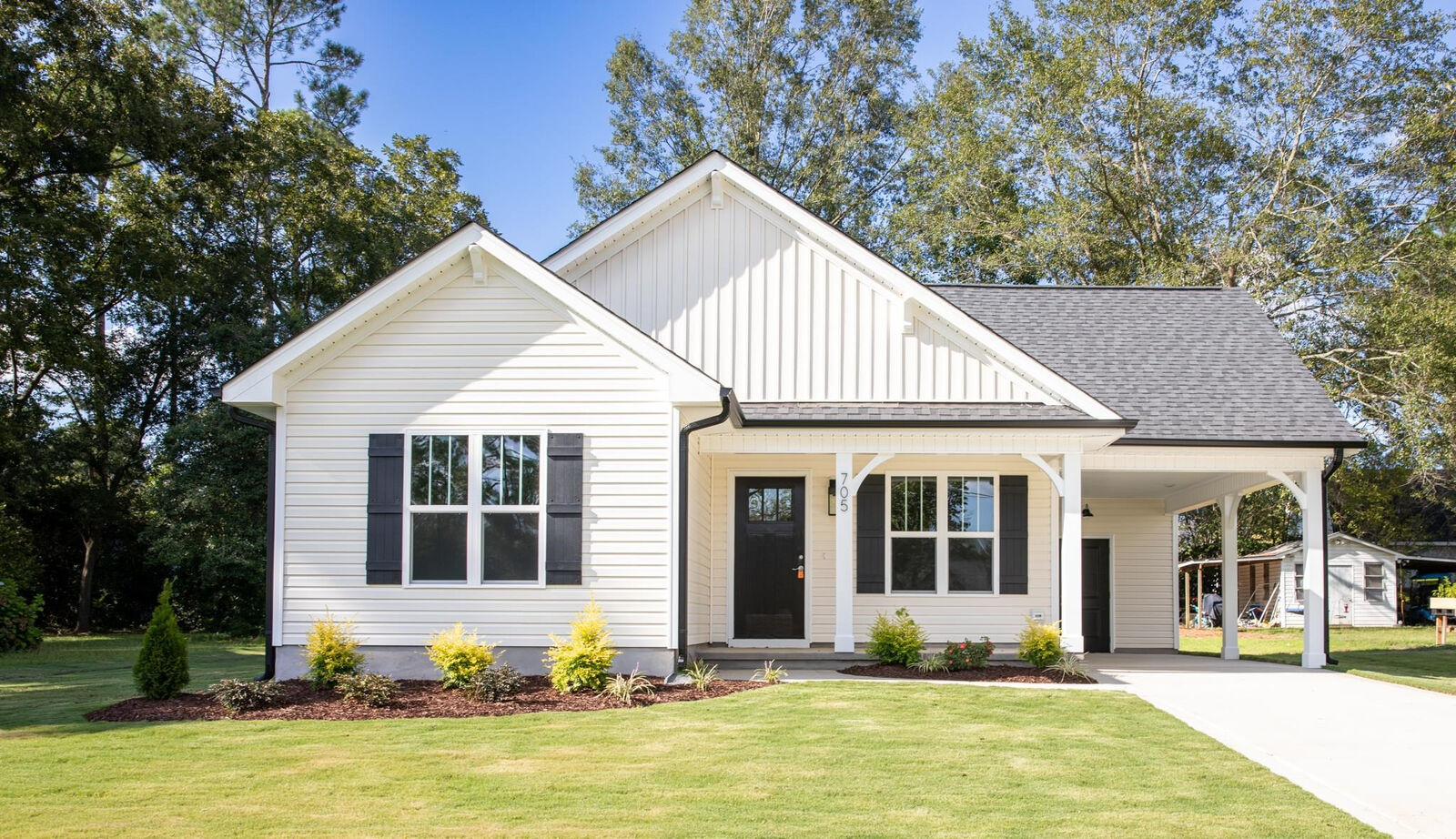 Property Photo:  705 Queens Avenue  NC 28334 