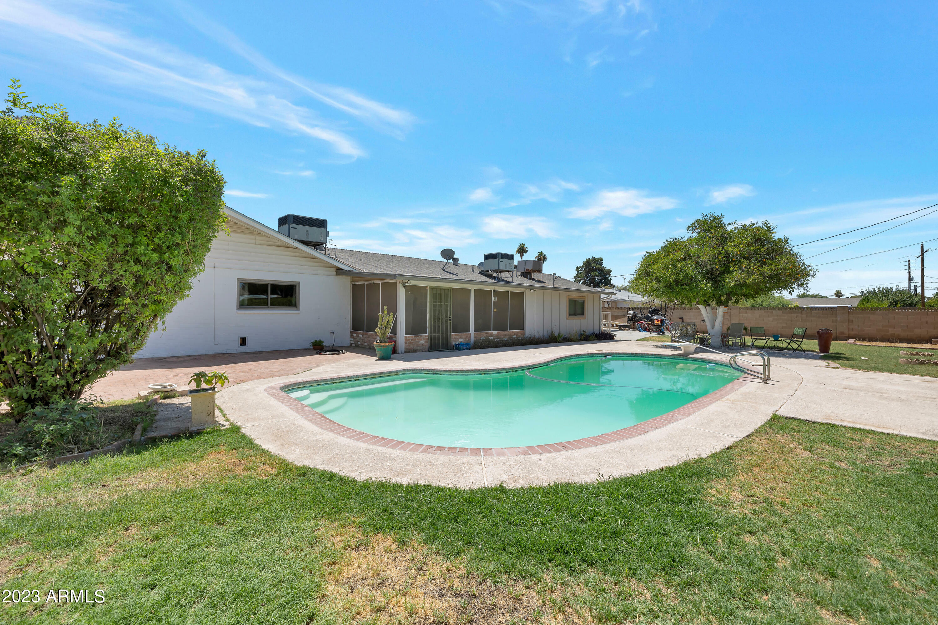 Property Photo: 8812 N 15th Lane AZ 85021