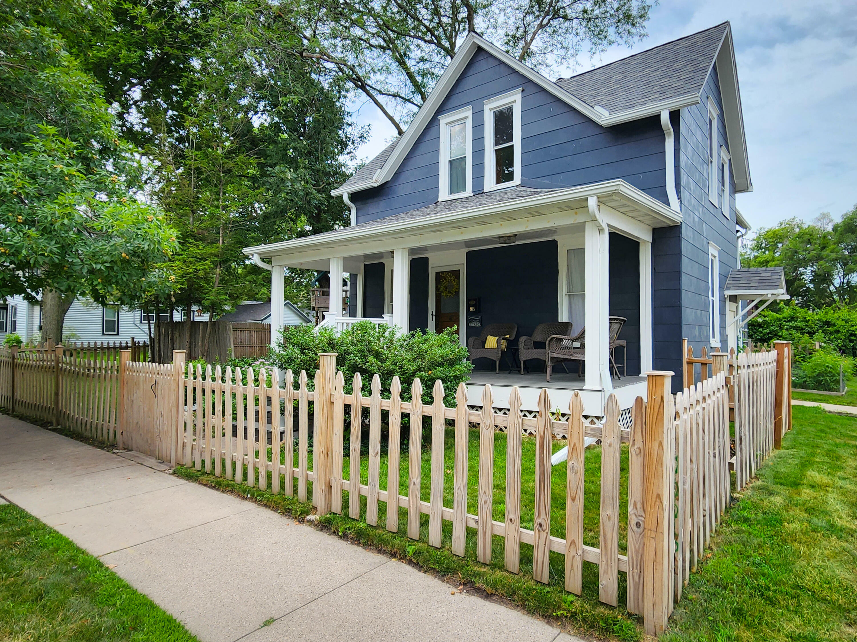 Property Photo:  915 Wilson Avenue  IA 50010 