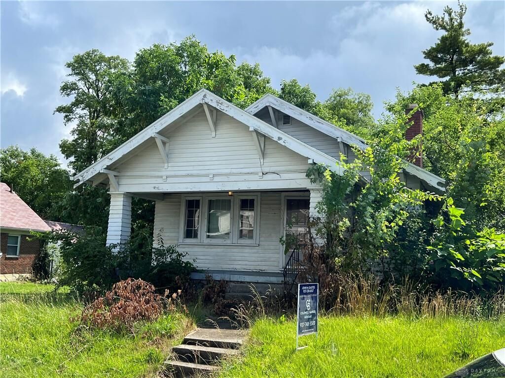 Property Photo: 2128 Ravenwood Avenue OH 45406