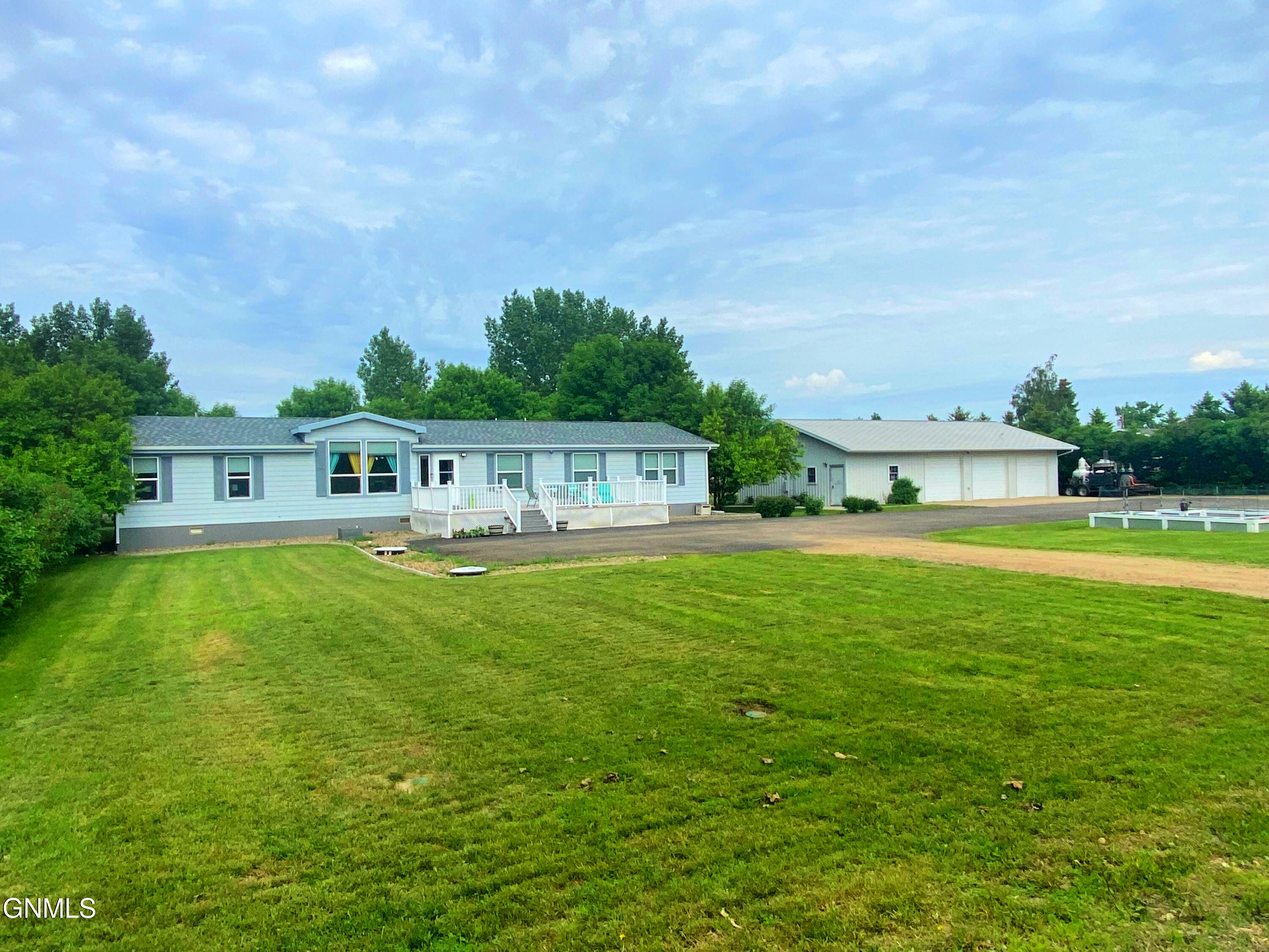 Property Photo:  111 Crestview Drive  ND 58854 