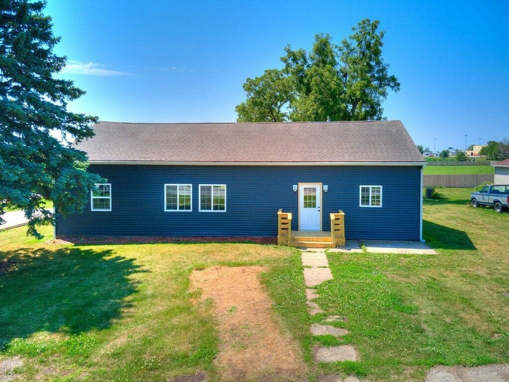 Property Photo:  403 Park Street  IA 50056 