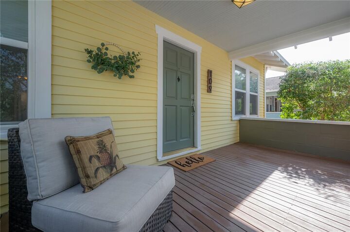 Property Photo:  109 W Jean Street  FL 33604 