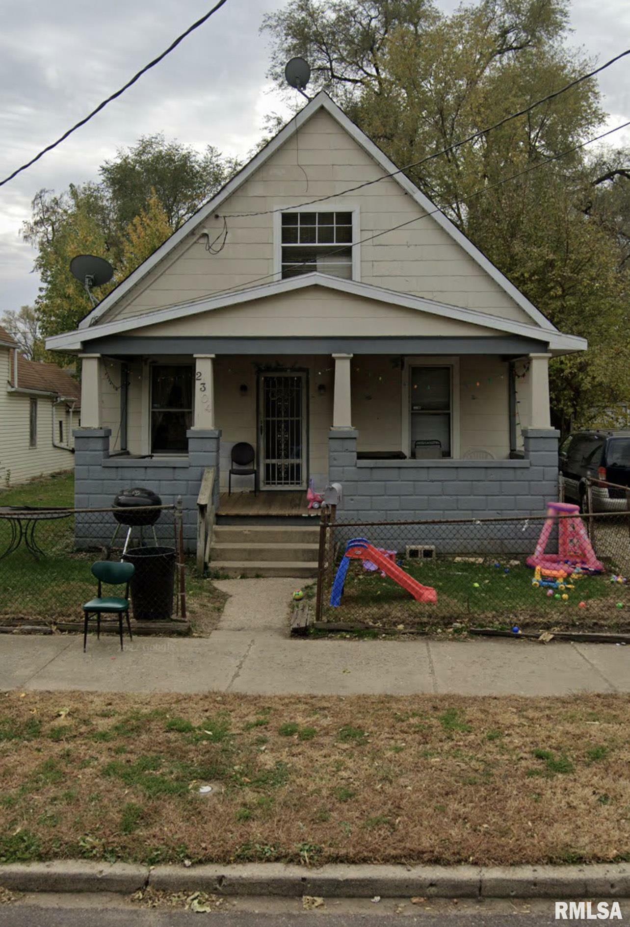 Property Photo:  2304 W Malone Avenue  IL 61605 