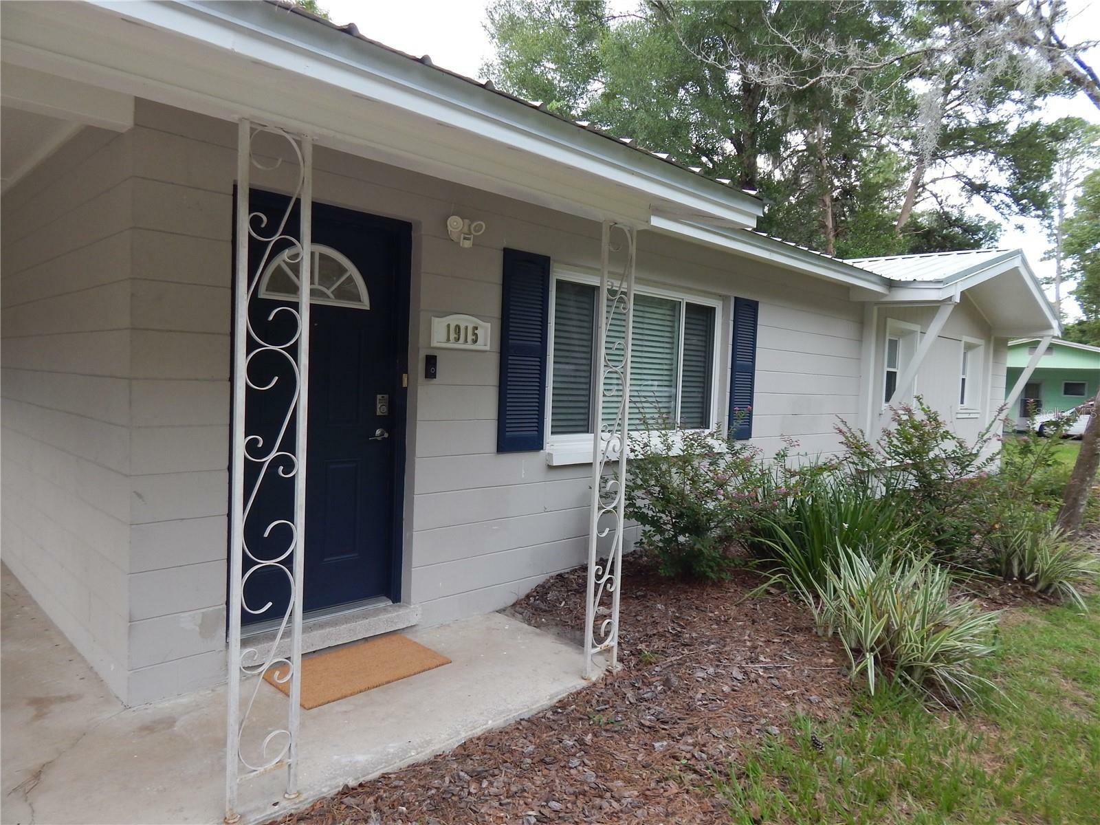 Property Photo:  1915 NW 38th Terrace  FL 32605 