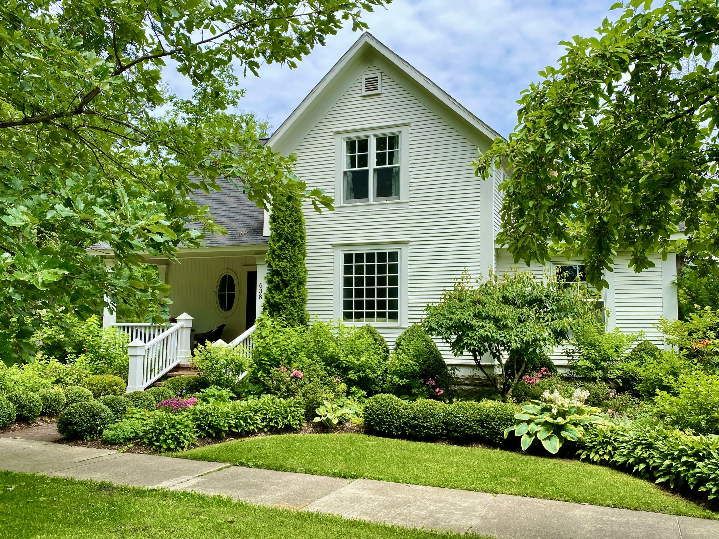 Property Photo:  638 Allegan Street  MI 49453 