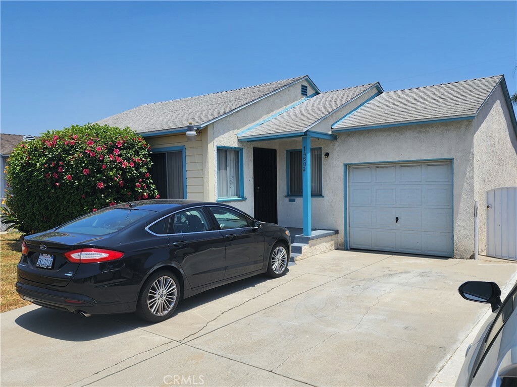 Property Photo:  14602 S Cahita Avenue  CA 90220 