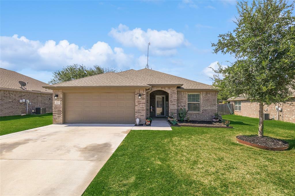 Property Photo:  227 Walnut Bend Road  TX 76082 