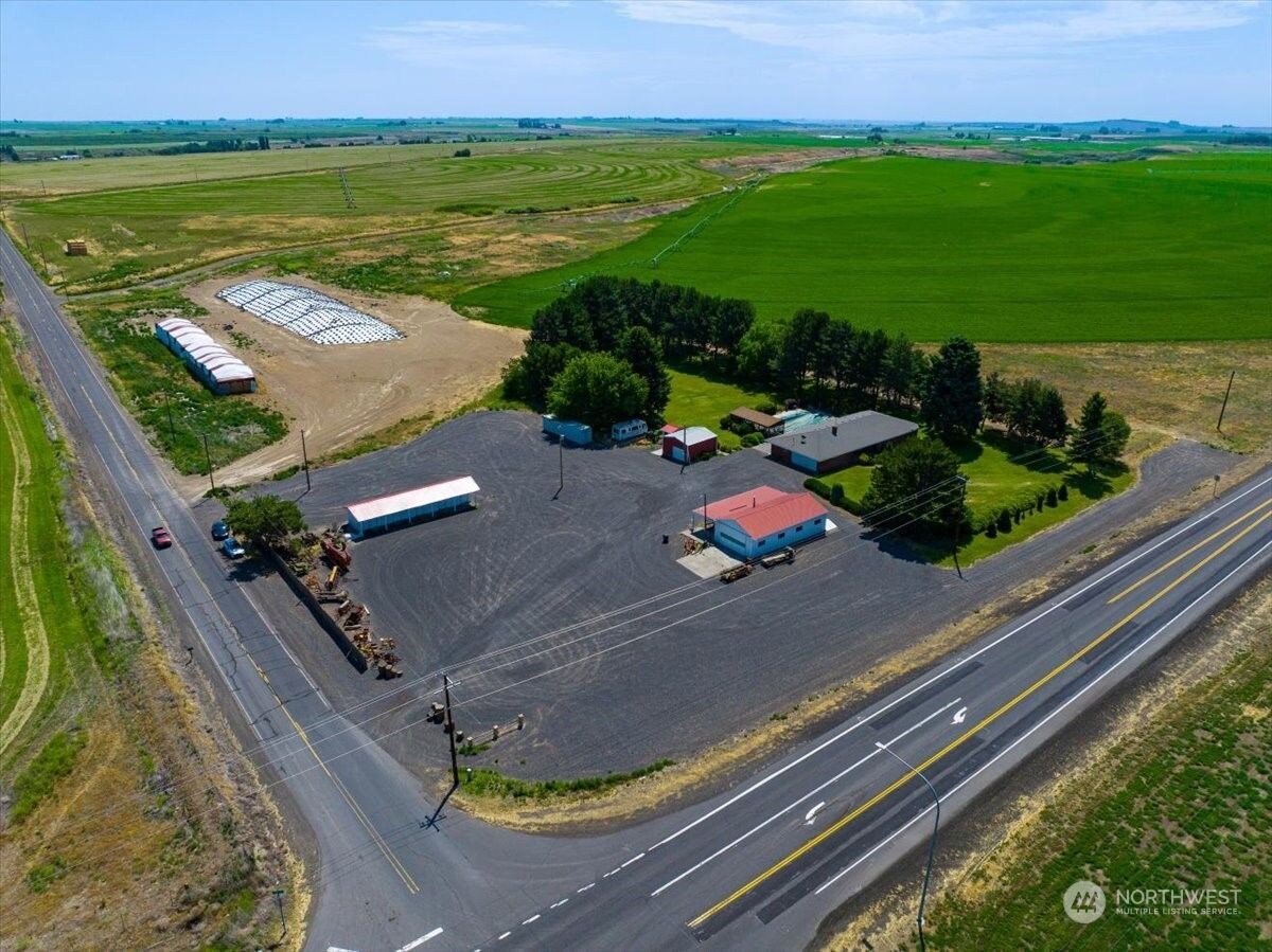 Property Photo: 805 S Highway 17 WA 99344