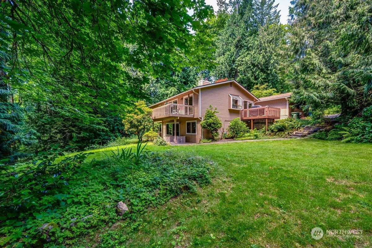 Property Photo:  24807 SE Mirrormont Place  WA 98027 