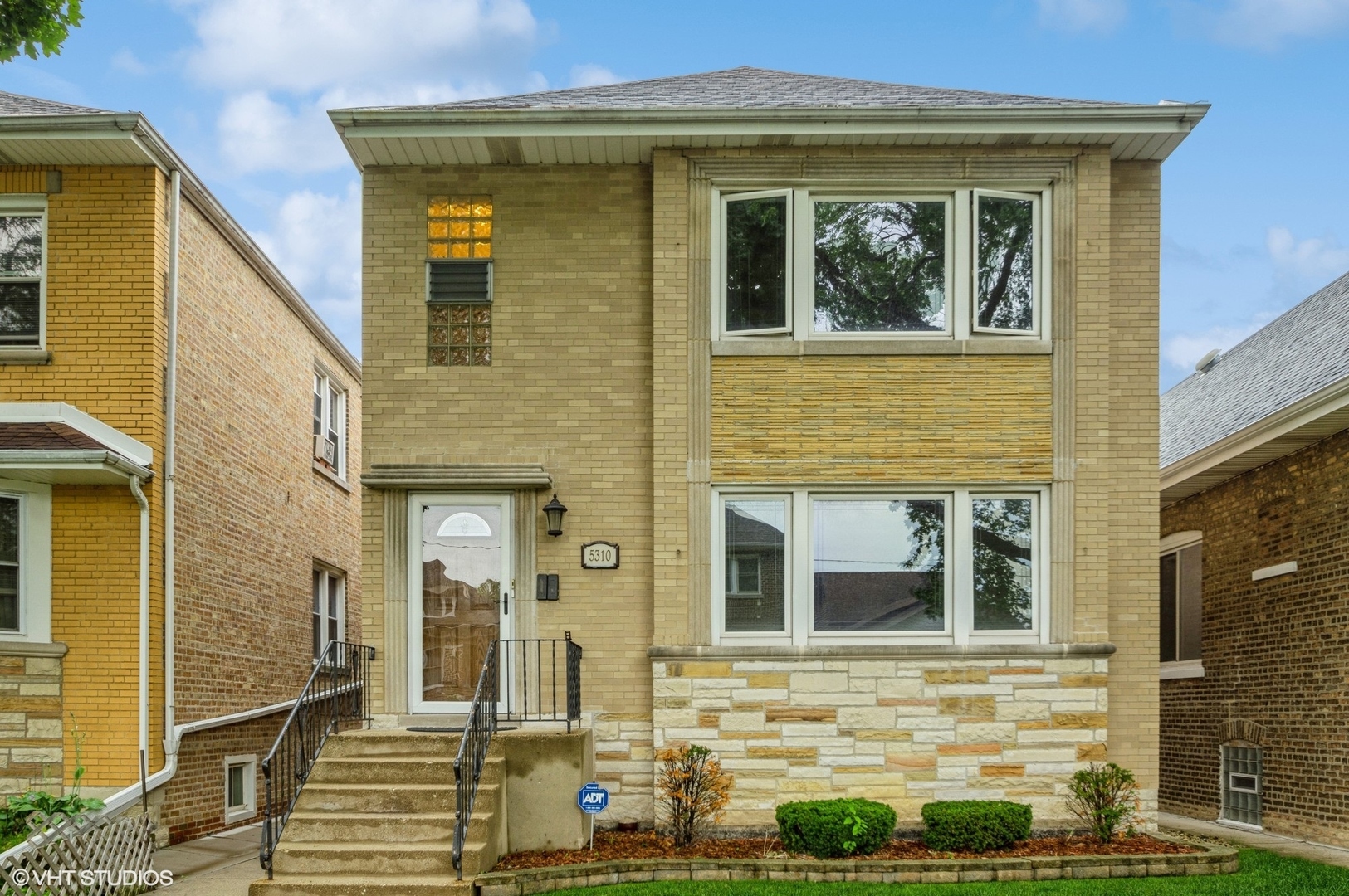 Property Photo:  5310 W Eddy Street 2  IL 60641 