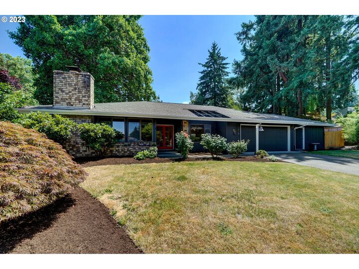 2626 SE Singing Woods Dr  Hillsboro OR 97123 photo