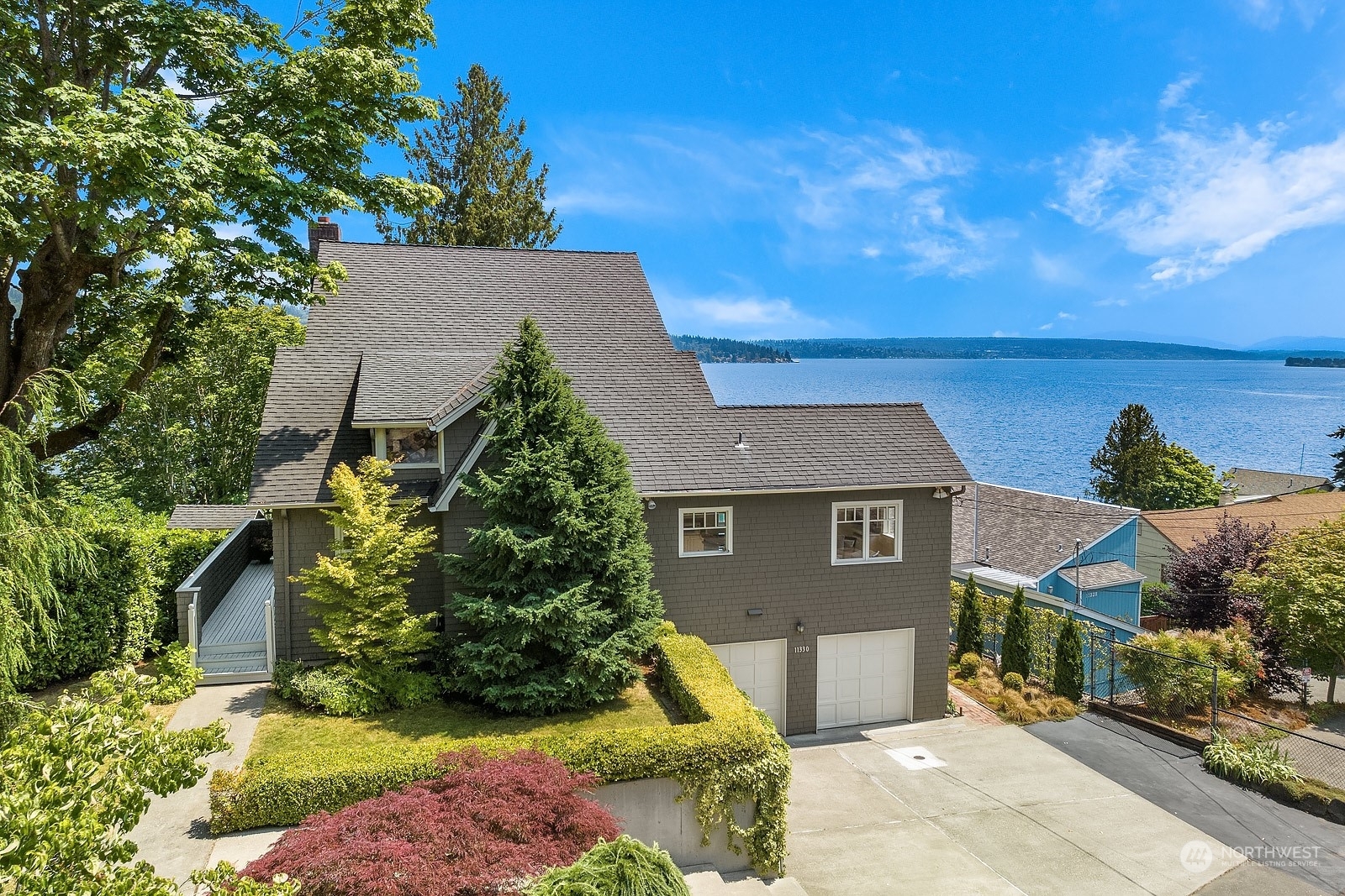 Property Photo:  11330 Lakeside Avenue NE  WA 98125 