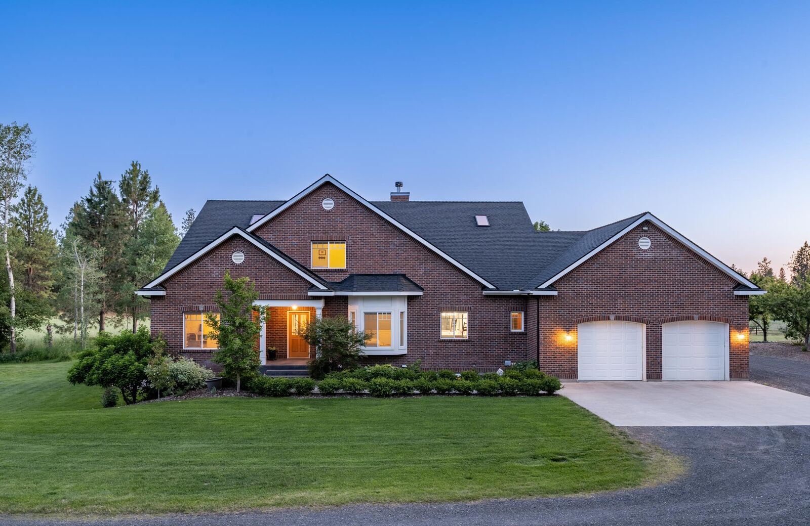 Property Photo: 7708 S Luck Ln WA 99224