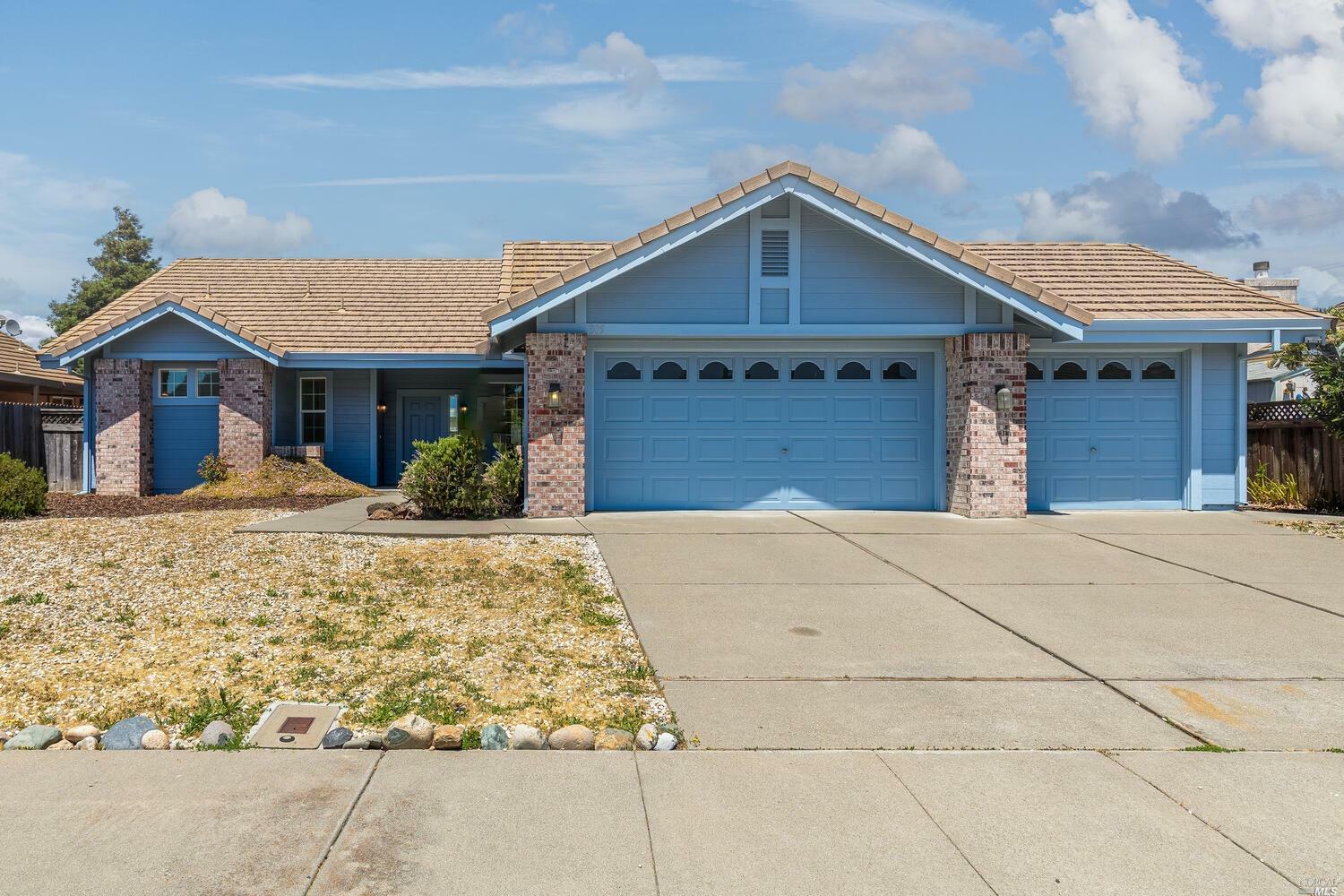 Property Photo:  305 Arlington Court  CA 94585 