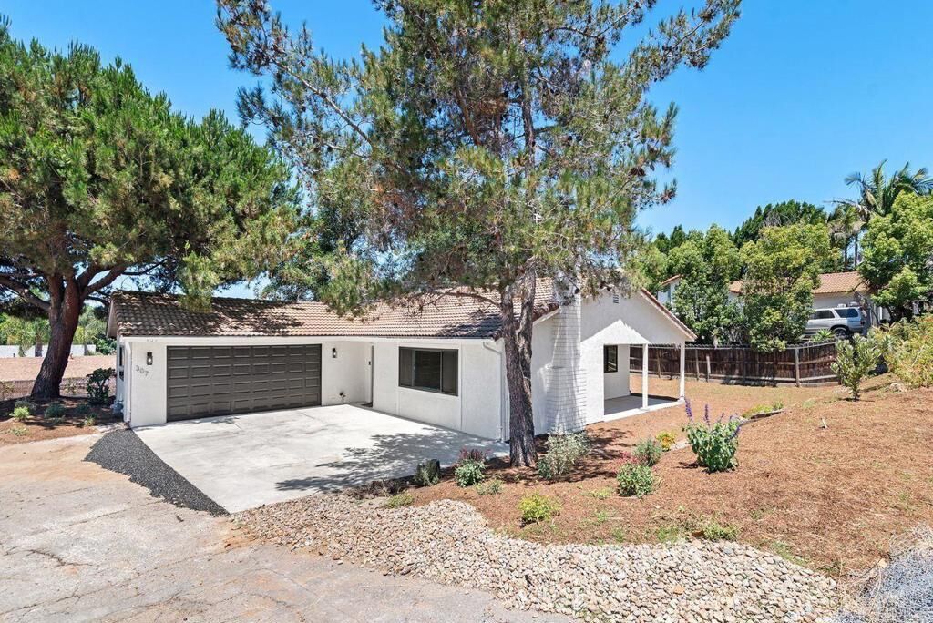 Property Photo:  307 Taylor Street  CA 92084 