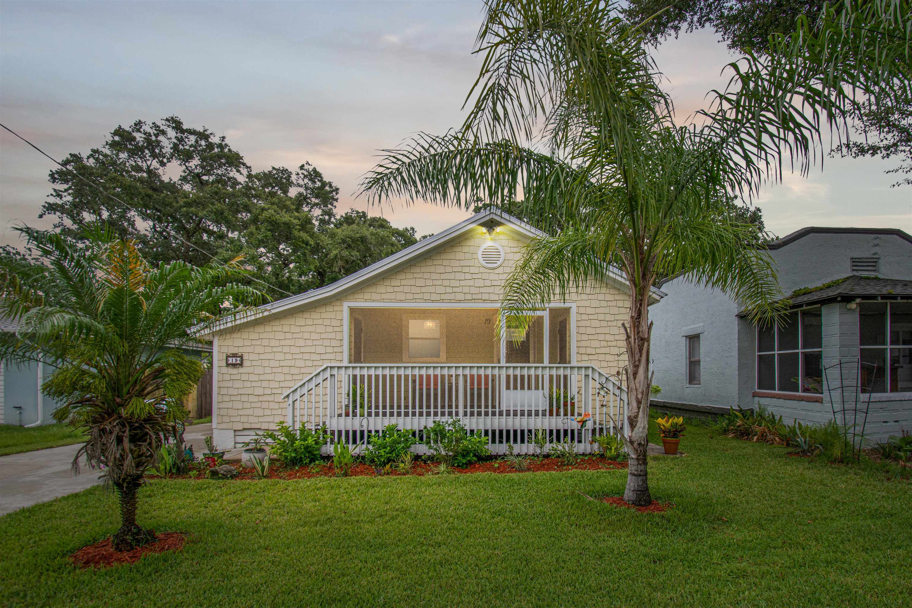 Property Photo:  19 Atlantic Ave  FL 32084 