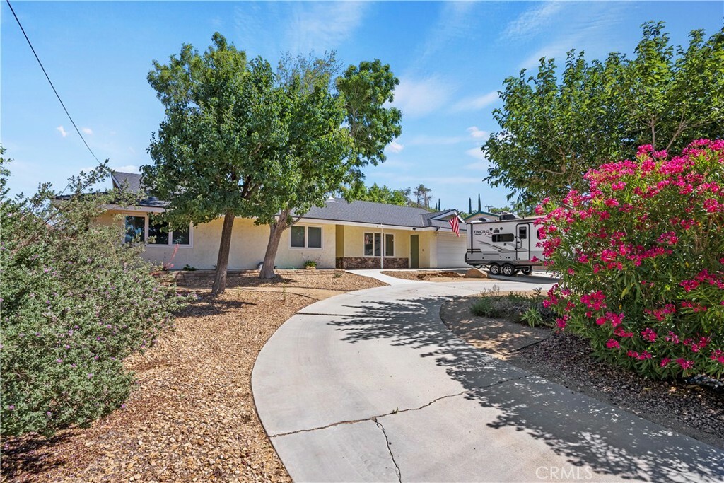 Property Photo:  4521 Quartz Hill Road  CA 93536 