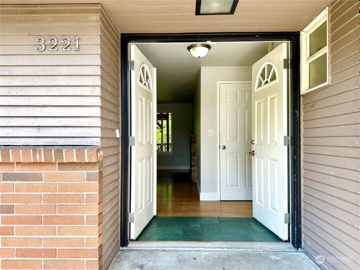 Property Photo:  3221 Meadow Avenue N  WA 98056 