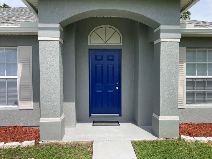 Property Photo: 902 Cambridge Court FL 34758