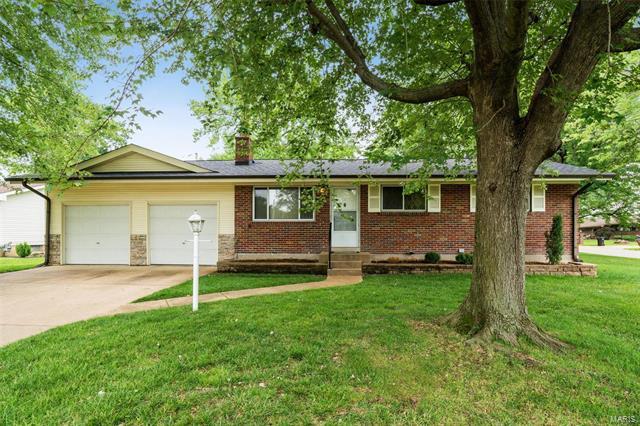 Property Photo: 853 Castleaire Parkway MO 63129