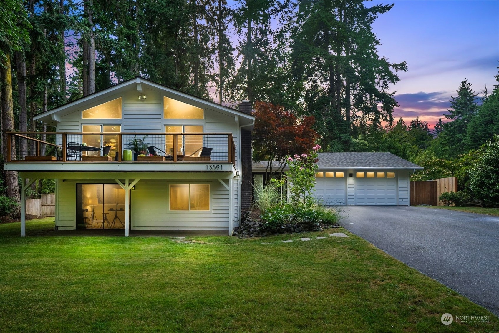 Property Photo:  13891 John Street NE  WA 98110 