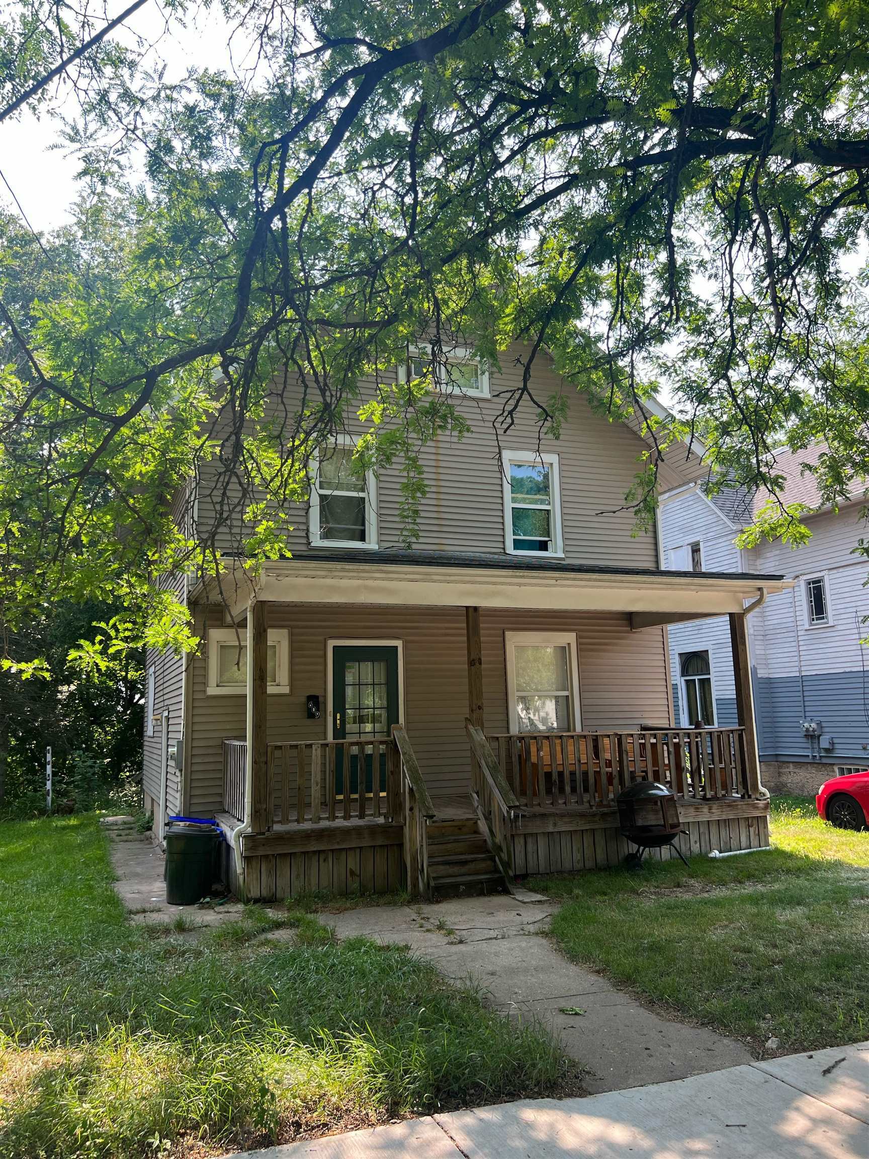 Property Photo:  609 N Avon Street  IL 61101 