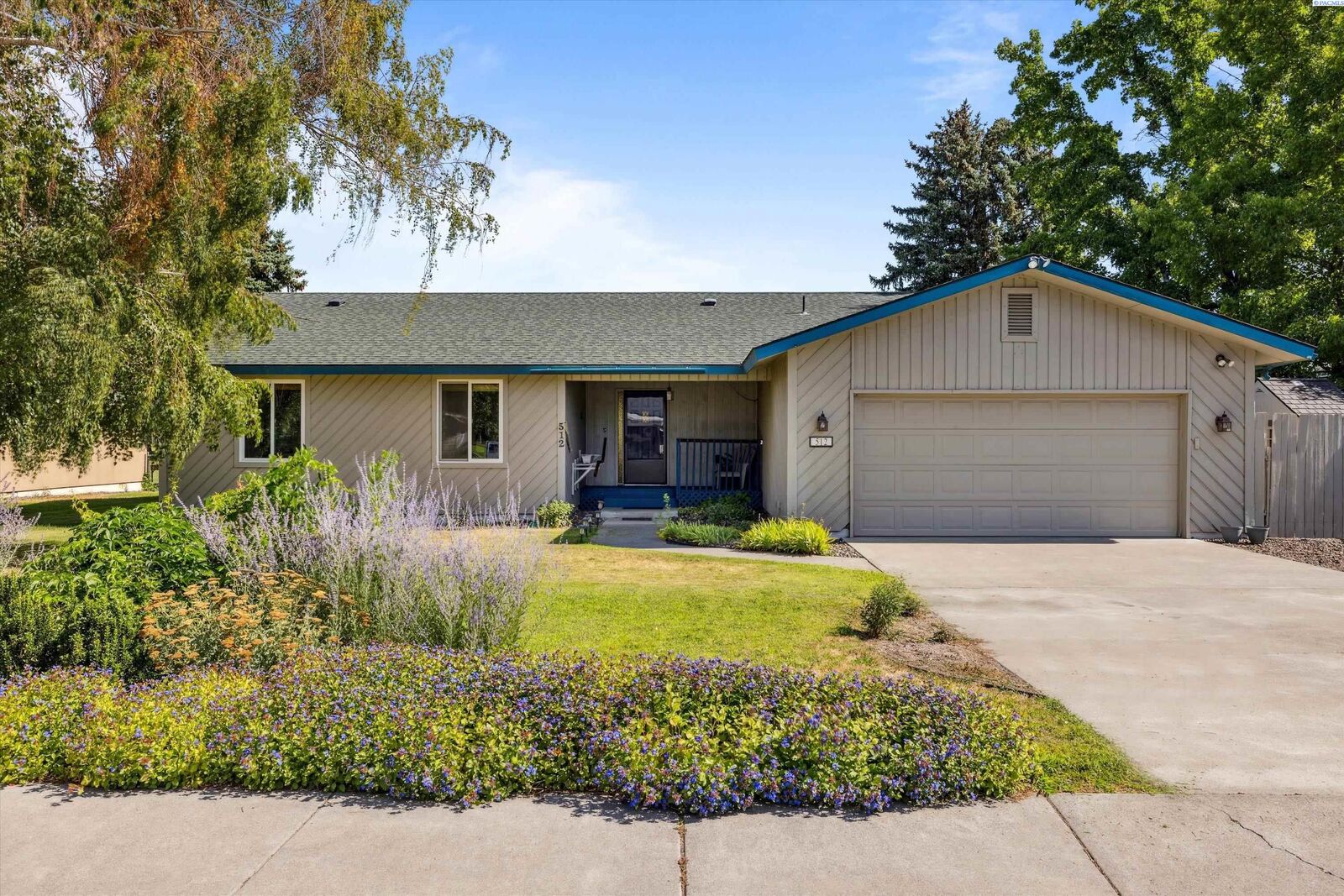 Property Photo:  512 Meadows Dr. South  WA 99352 