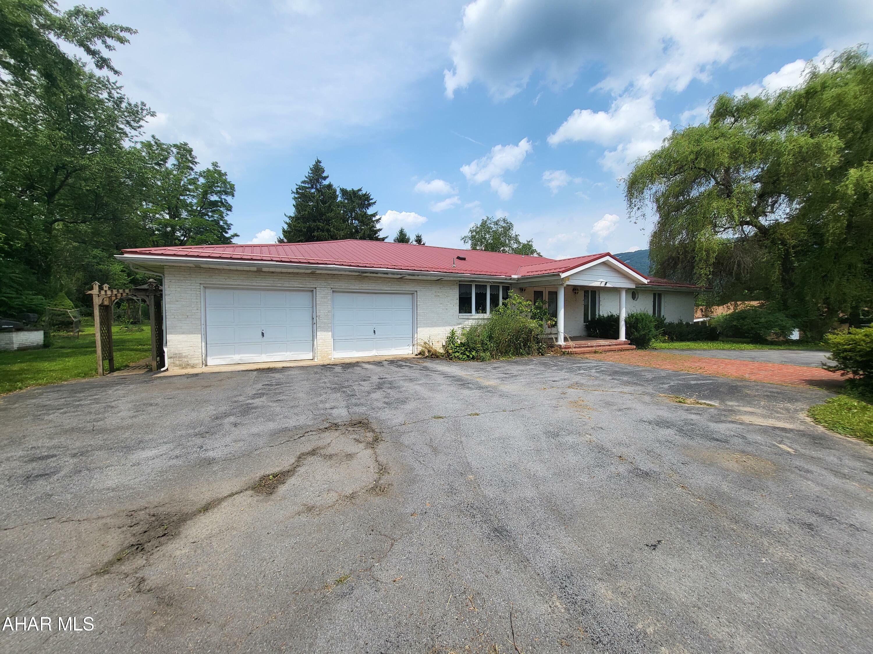 Property Photo: 700 E 8th Street PA 16617