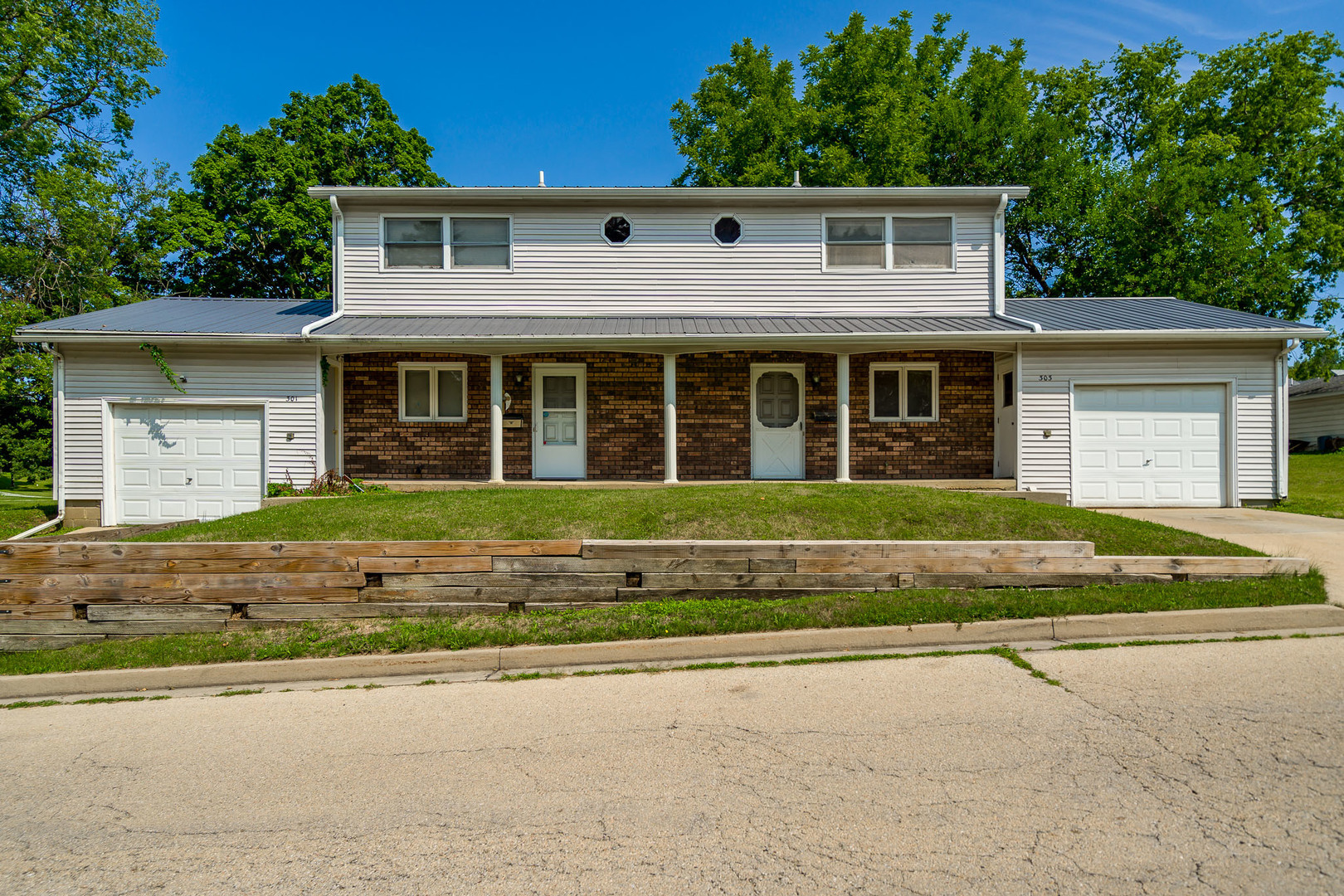 Property Photo:  301-303 E Graham Street  IL 61021 