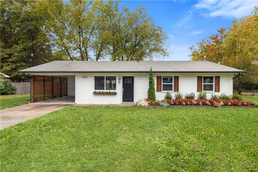 Property Photo:  1304 SE E Street  AR 72712