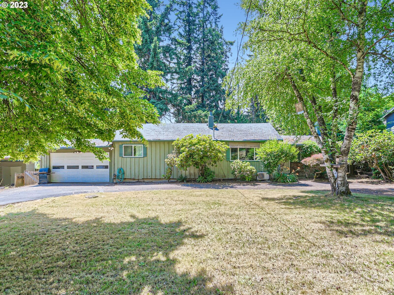 Property Photo:  13900 SW River Ln  OR 97224 