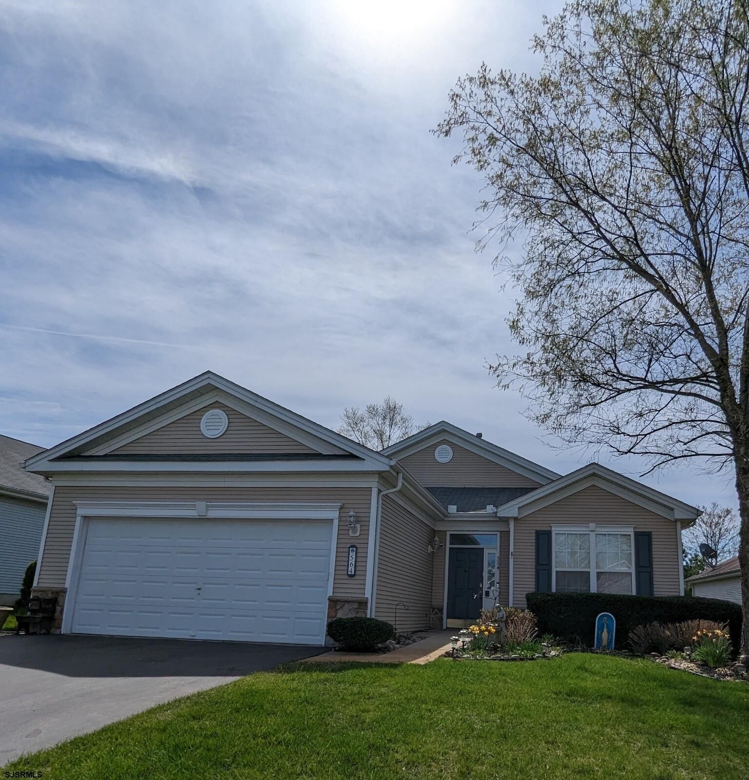 Property Photo:  564 Chatham Way  NJ 08205 