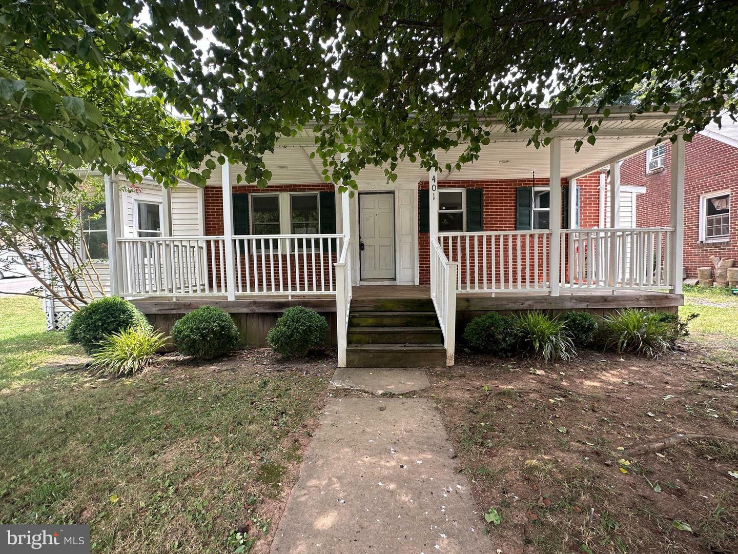 Property Photo:  401 Duncan Avenue  VA 22630 