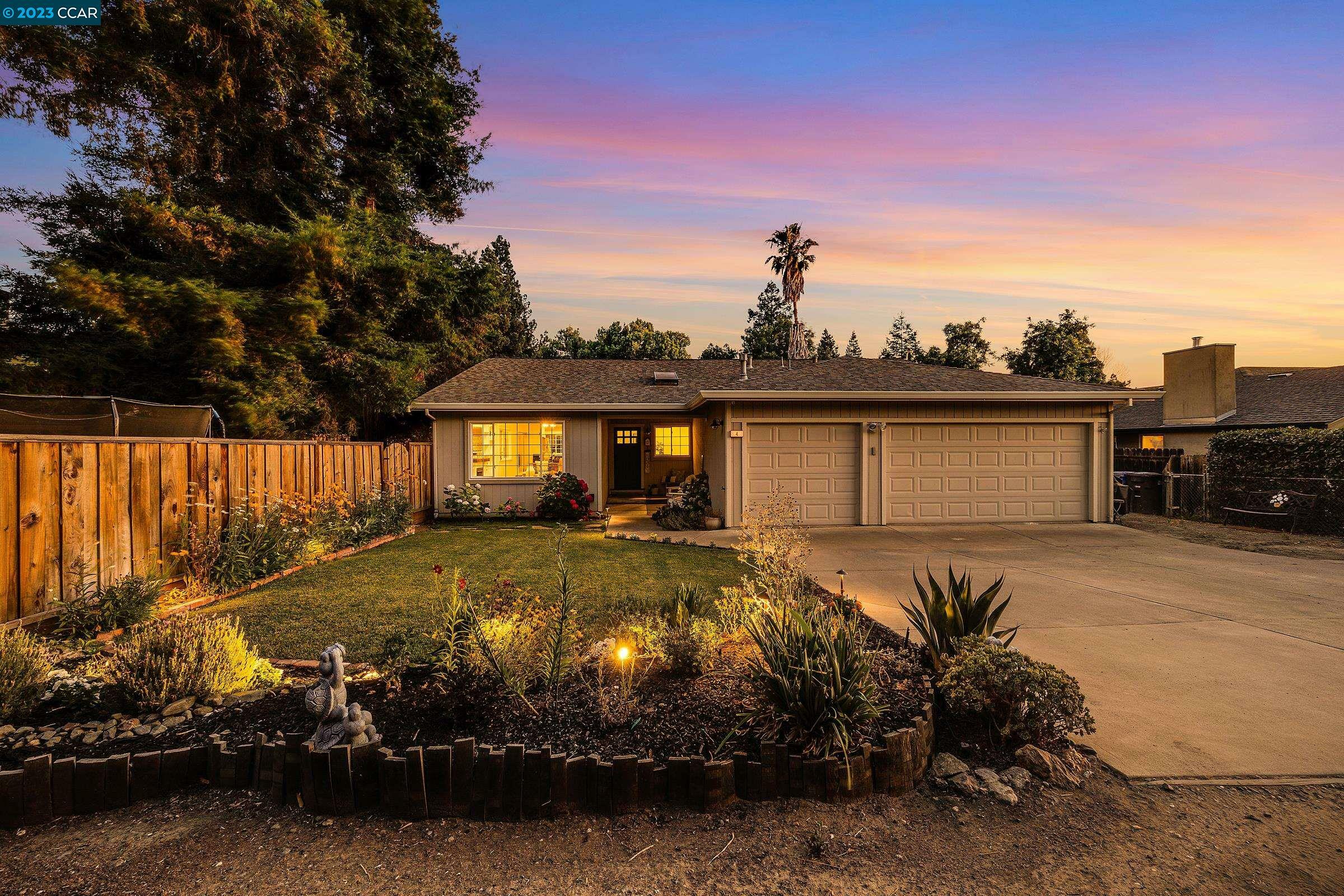 Property Photo:  4 Clark Ct  CA 94521 