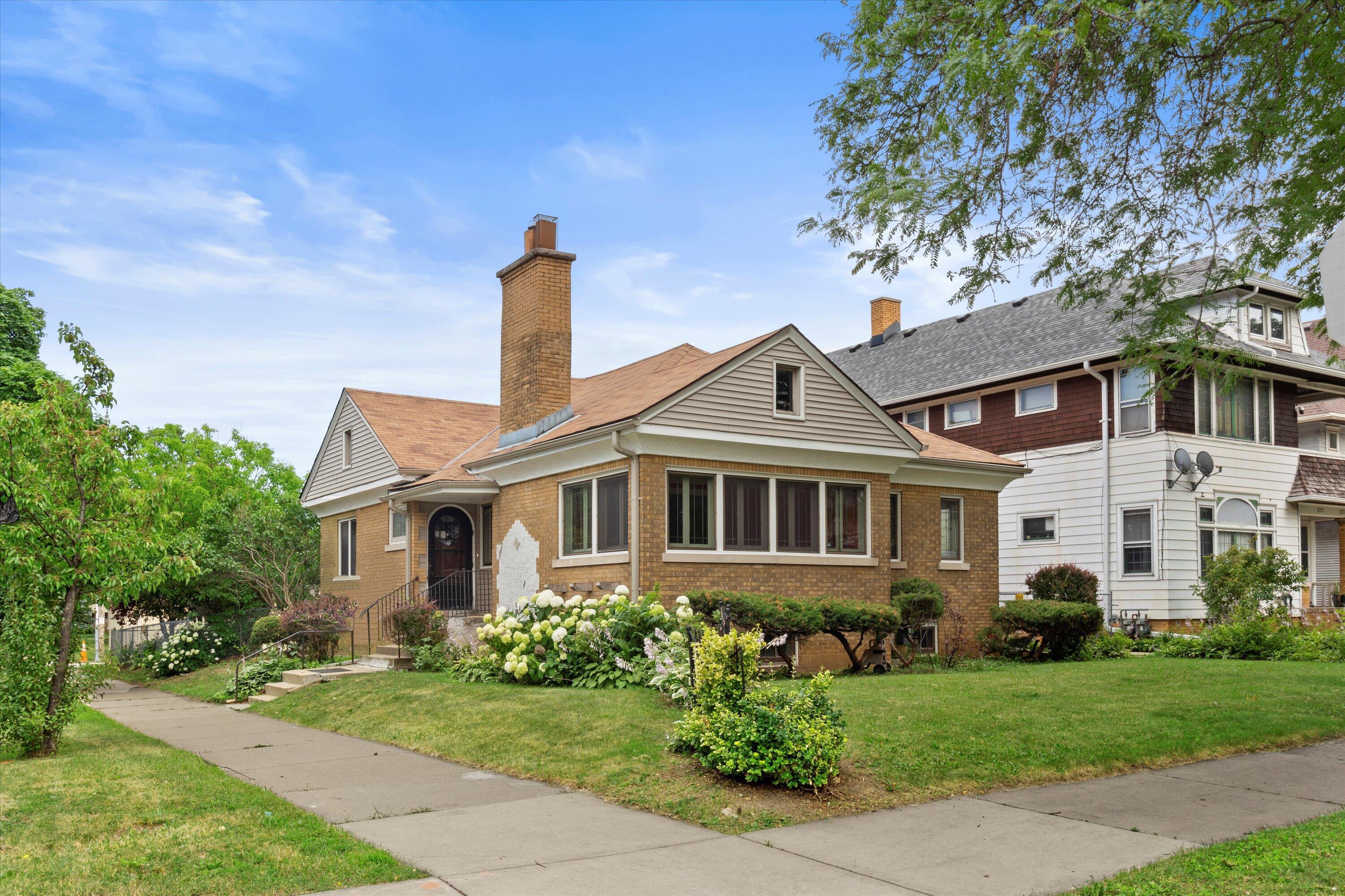 Property Photo: 4929 W Locust St WI 53210