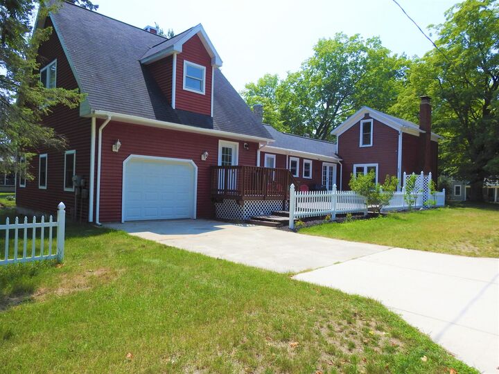 3 bed Pentwater home for sale 86 N Rutledge Street, Pentwater, MI 49449