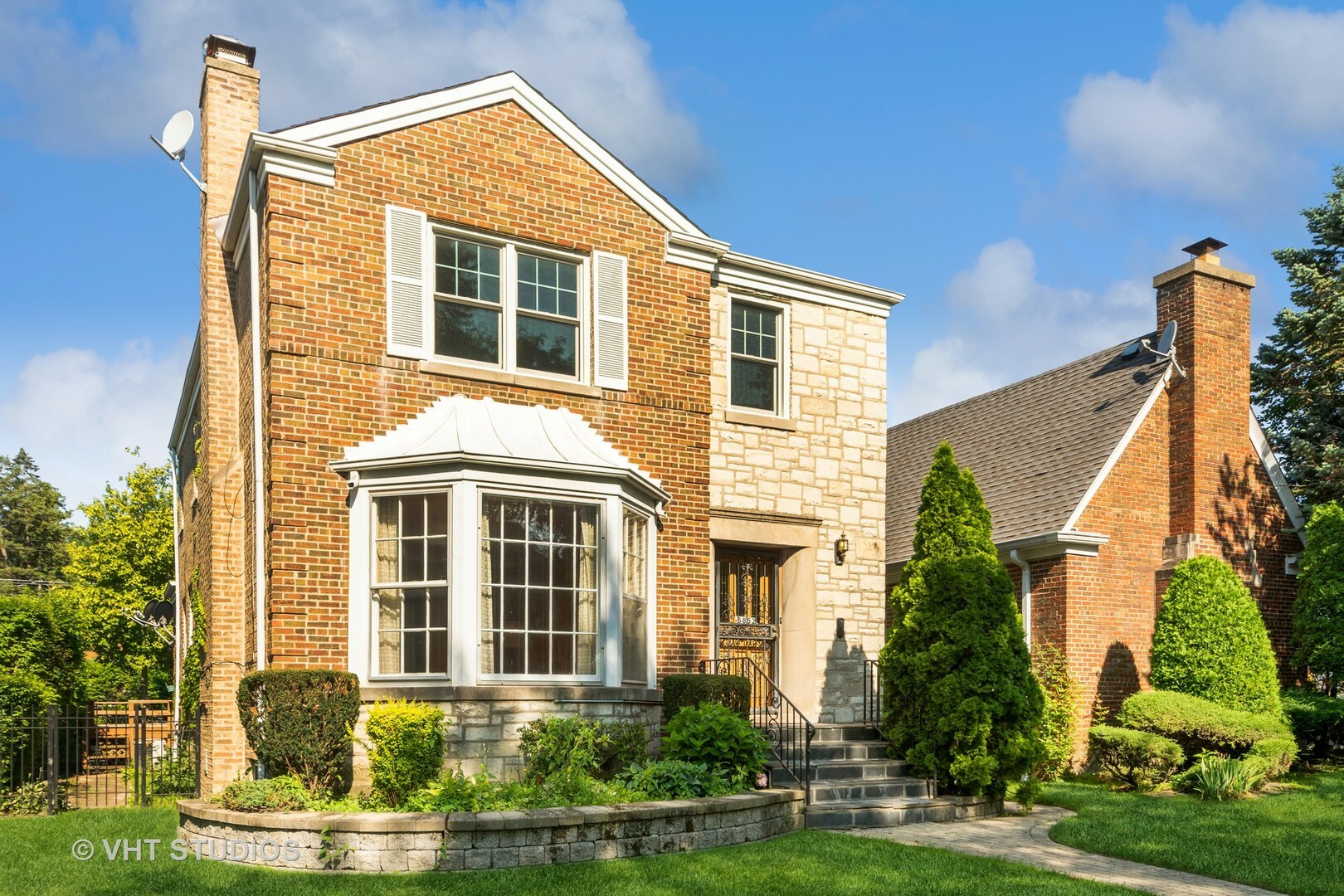 Property Photo: 5852 N Bernard Street IL 60659