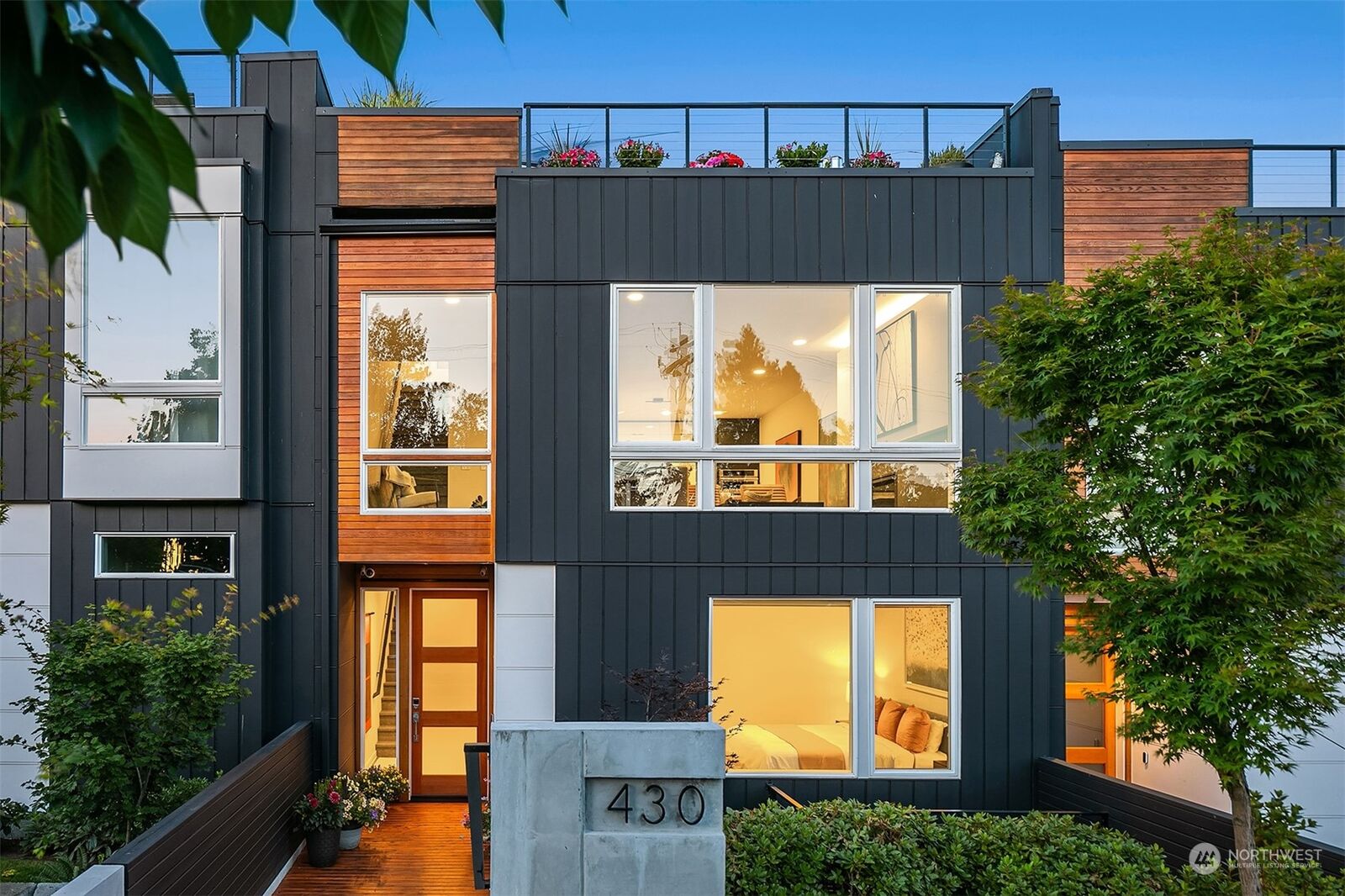 Property Photo:  430 2nd Street  WA 98033 